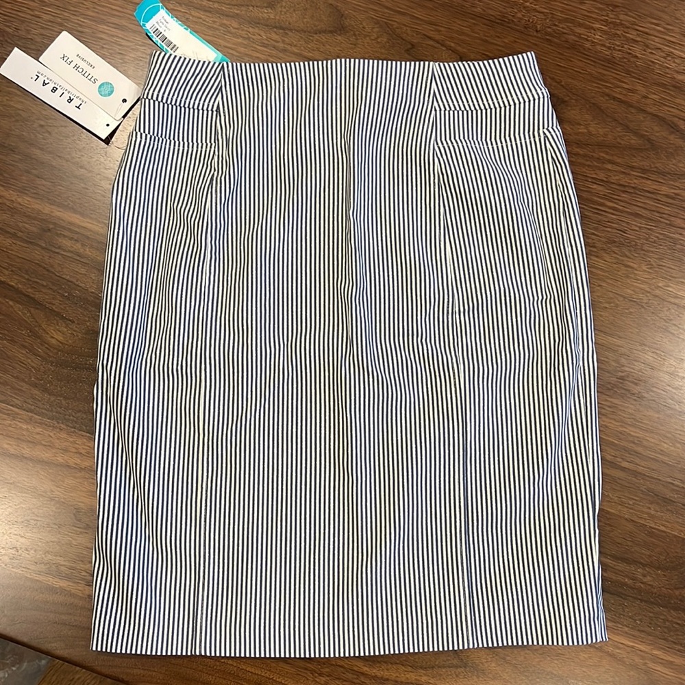 *NWT* navy striped fitted skirt